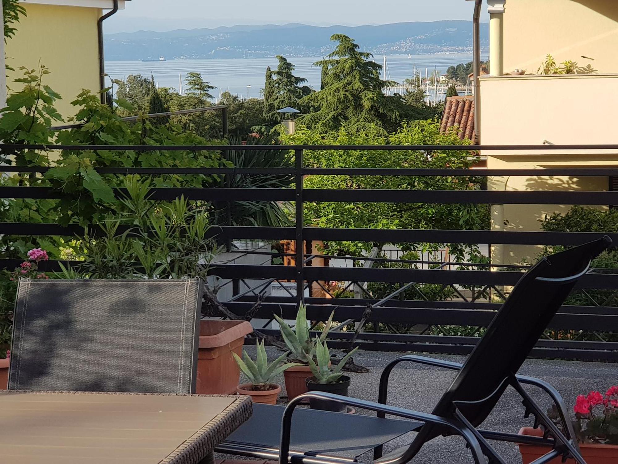Rosemary Apartment Izola Bagian luar foto