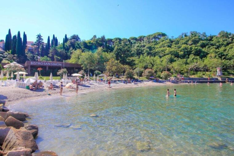 Rosemary Apartment Izola Bagian luar foto